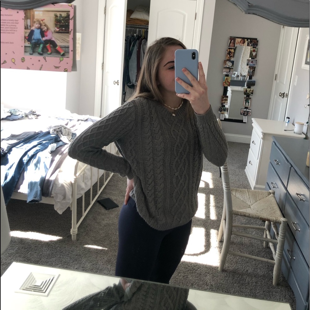 grey cable knit sweater!